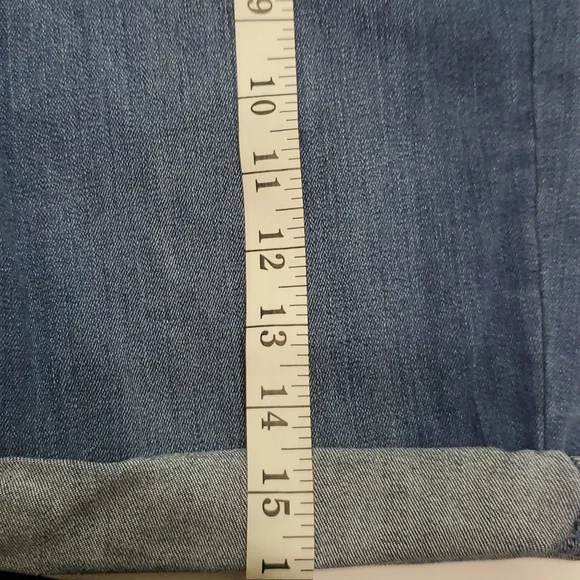 Levi Shorts size 28 - Picture 6 of 11